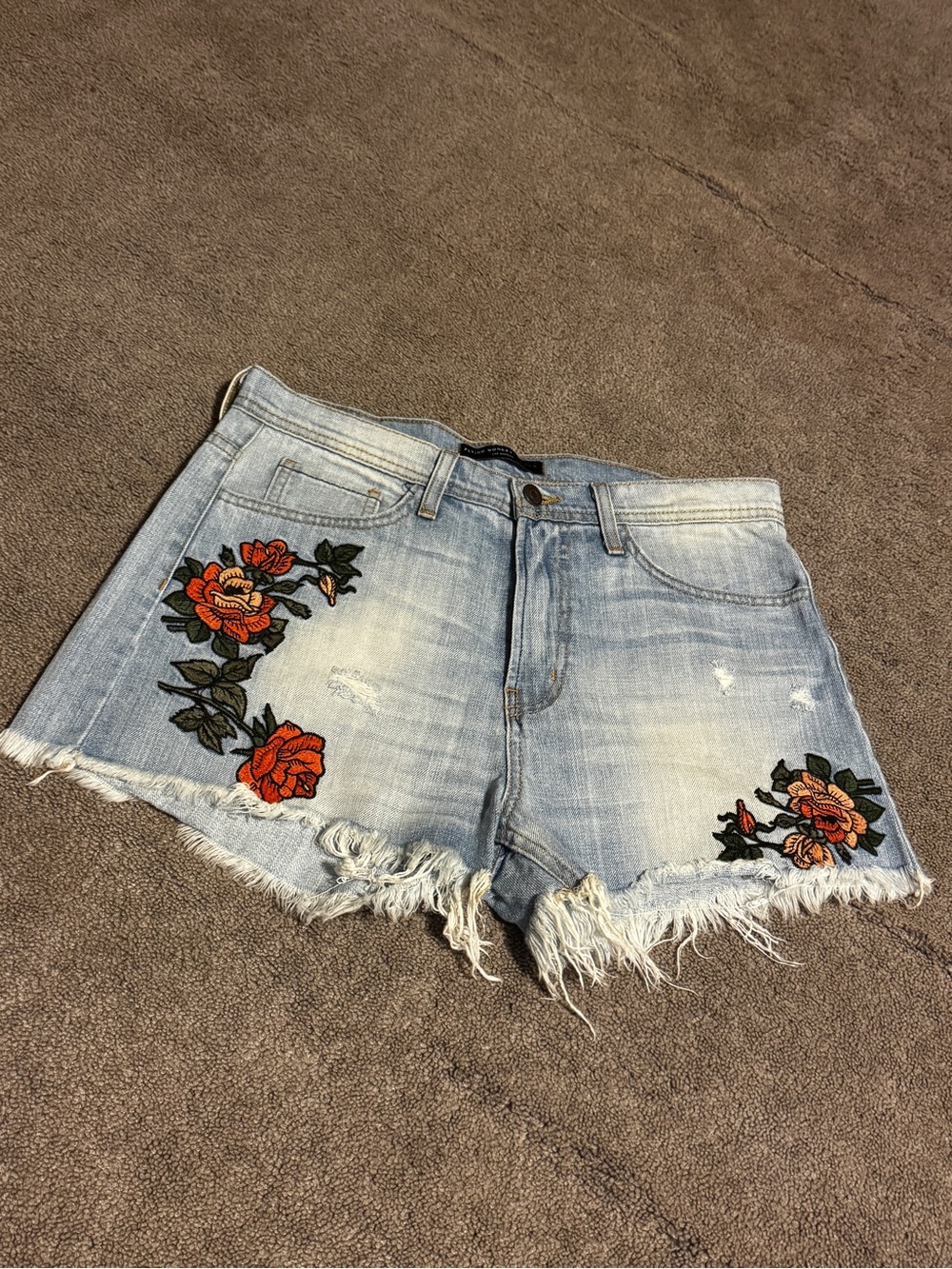 Flying Monkey Platinum Floral Embroidered Distressed Size 28 Shorts